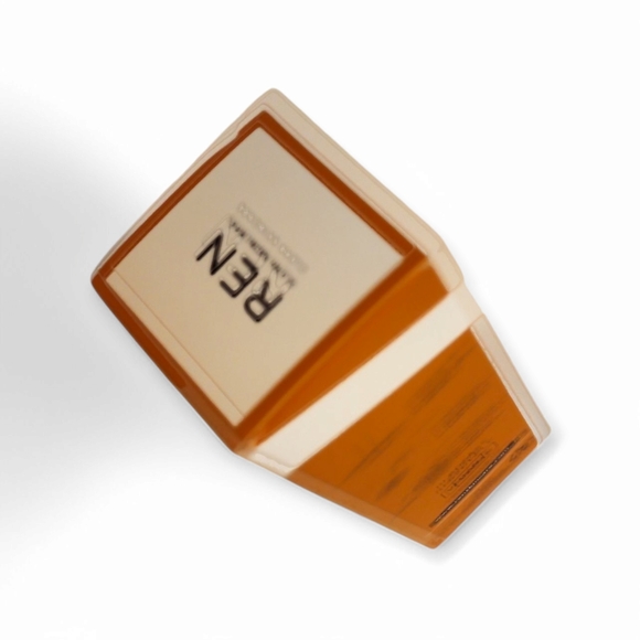 REN Radiance PHA Exfoliating Facial - Picture 3 of 4